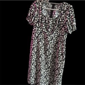 Dress with white and yellow floral print never worn NWOT (🤑 Get 5 items for $20)
